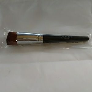Younique Liquid Foundation Brush NWT NIB